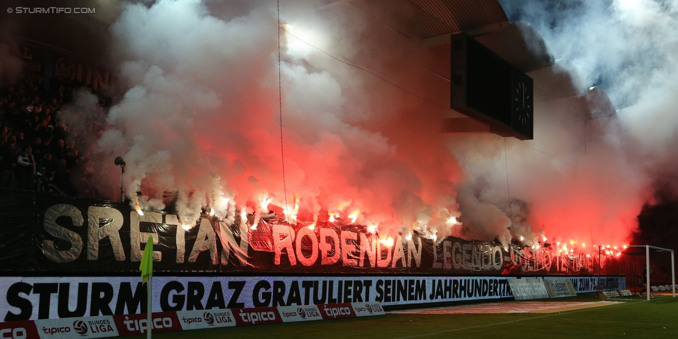 Sturm Graz - Mattersburg
Oesterreichische Fussball Bundesliga, 35. Runde, SK Sturm Graz - SV Mattersburg, Stadion Liebenau Graz, 11.05.2016. 

Foto zeigt Fans von Sturm mit einem Spruchband fuer Ivica Osim (ehem. Trainer Sturm)
Schlüsselwörter: pyrotechnik