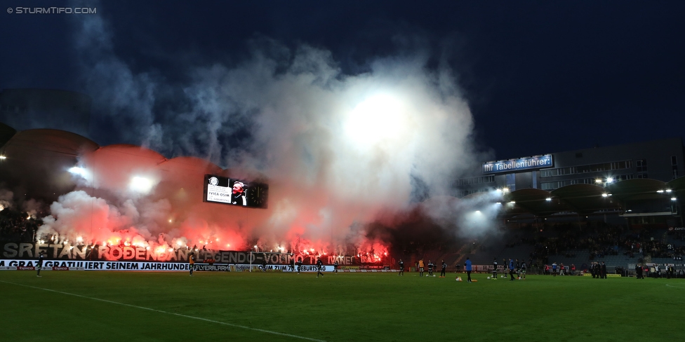 Sturm Graz - Mattersburg
Oesterreichische Fussball Bundesliga, 35. Runde, SK Sturm Graz - SV Mattersburg, Stadion Liebenau Graz, 11.05.2016. 

Foto zeigt Fans von Sturm mit einem Spruchband fuer Ivica Osim (ehem. Trainer Sturm)
Schlüsselwörter: pyrotechnik