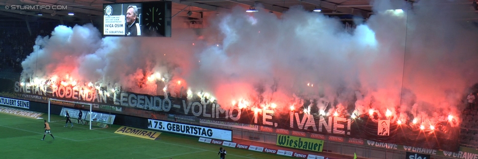 Sturm Graz - Mattersburg
Oesterreichische Fussball Bundesliga, 35. Runde, SK Sturm Graz - SV Mattersburg, Stadion Liebenau Graz, 11.05.2016. 

Foto zeigt Fans von Sturm mit einem Spruchband fuer Ivica Osim (ehem. Trainer Sturm)
Schlüsselwörter: pyrotechnik