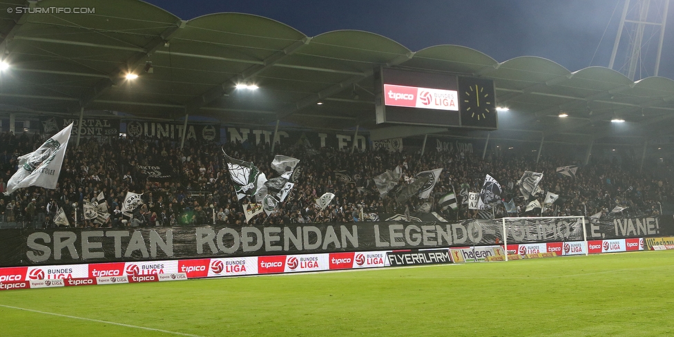 Sturm Graz - Mattersburg
Oesterreichische Fussball Bundesliga, 35. Runde, SK Sturm Graz - SV Mattersburg, Stadion Liebenau Graz, 11.05.2016. 

Foto zeigt Fans von Sturm mit einem Spruchband fuer Ivica Osim (ehem. Trainer Sturm)
Schlüsselwörter: pyrotechnik