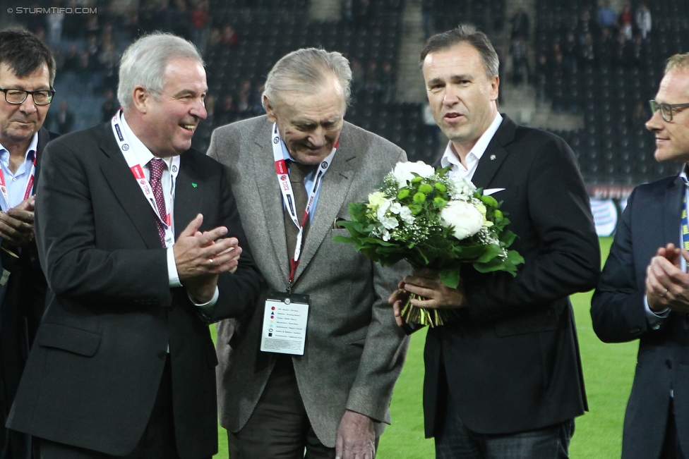 Sturm Graz - Mattersburg
Oesterreichische Fussball Bundesliga, 35. Runde, SK Sturm Graz - SV Mattersburg, Stadion Liebenau Graz, 11.05.2016. 

Foto zeigt Hermann Schuetzenhoefer (Landeshauptmann Steiermark), Ivica Osim (ehem. Trainer Sturm) und Christian Jauk (Praesident Sturm)
