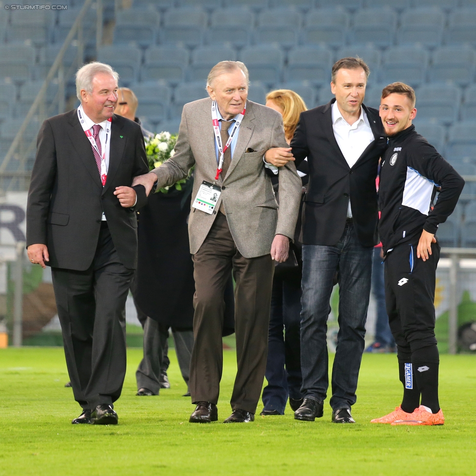 Sturm Graz - Mattersburg
Oesterreichische Fussball Bundesliga, 35. Runde, SK Sturm Graz - SV Mattersburg, Stadion Liebenau Graz, 11.05.2016. 

Foto zeigt Hermann Schuetzenhoefer (Landeshauptmann Steiermark), Ivica Osim (ehem. Trainer Sturm), Christian Jauk (Praesident Sturm) und Donisi Avdijaj (Sturm)
