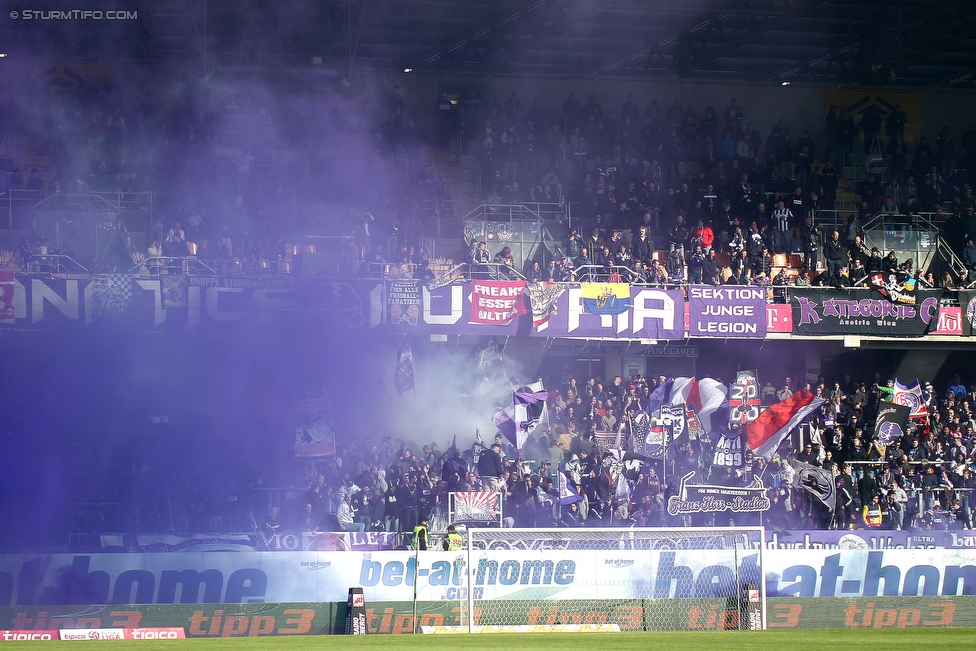 Austria Wien - Sturm Graz
Oesterreichische Fussball Bundesliga, 36. Runde, FK Austria Wien - SK Sturm Graz, Franz Horr Stadion Wien, 15.05.2016. 

Foto zeigt Fans von Austria Wien
Schlüsselwörter: pyrotechnik