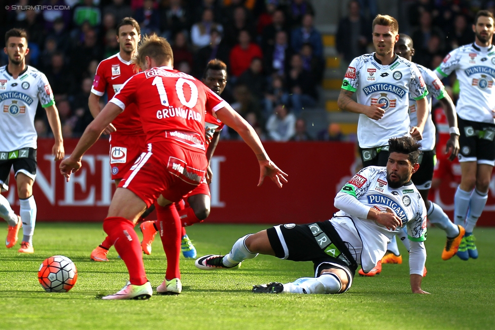 Austria Wien - Sturm Graz
Oesterreichische Fussball Bundesliga, 36. Runde, FK Austria Wien - SK Sturm Graz, Franz Horr Stadion Wien, 15.05.2016. 

Foto zeigt Alexander Gruenwald (Austria) und Tanju Kayhan (Sturm)
