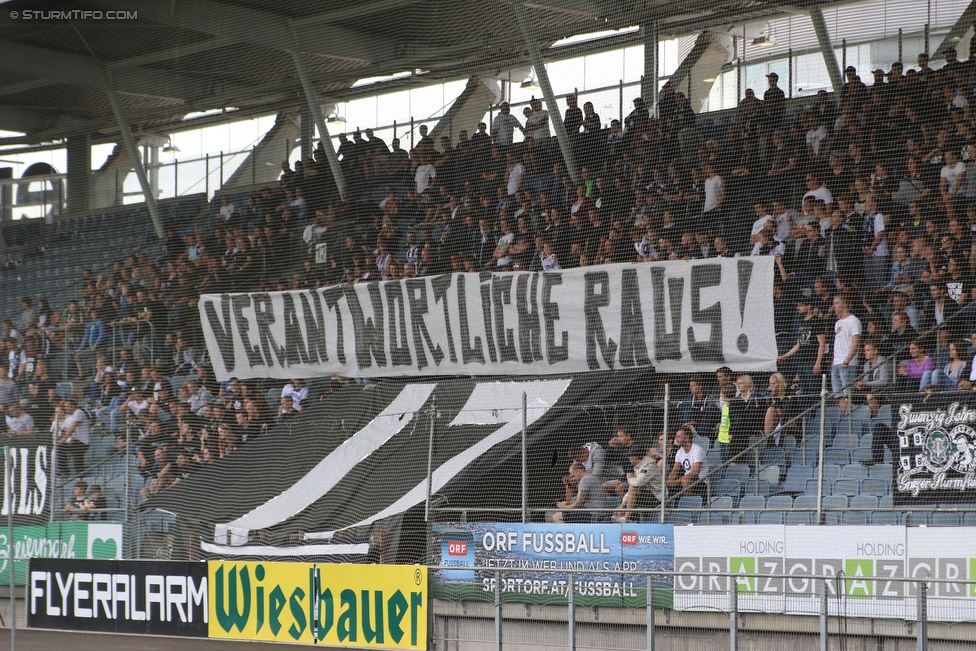 Sturm Graz - Celtic Glasgow
Testspiel,  SK Sturm Graz - Celtic Glasgow, Stadion Liebenau Graz, 03.07.2016. 

Foto zeigt Fans von Sturm mit einem Spruchband
Schlüsselwörter: protest