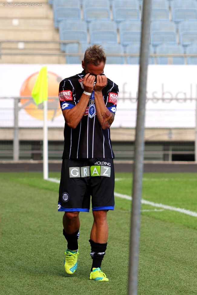 Sturm Graz - Celtic Glasgow
Testspiel,  SK Sturm Graz - Celtic Glasgow, Stadion Liebenau Graz, 03.07.2016. 

Foto zeigt Martin Ehrenreich (Sturm) beim Abschied von den Fans
