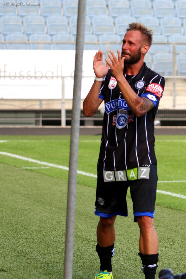 Sturm Graz - Celtic Glasgow
Testspiel,  SK Sturm Graz - Celtic Glasgow, Stadion Liebenau Graz, 03.07.2016. 

Foto zeigt Martin Ehrenreich (Sturm) beim Abschied von den Fans
