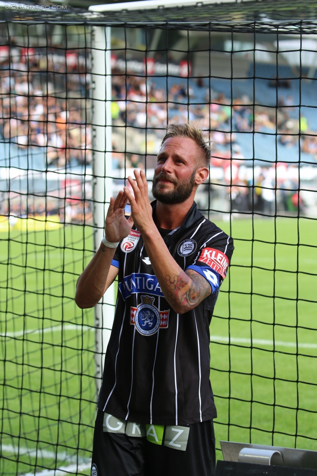 Sturm Graz - Celtic Glasgow
Testspiel,  SK Sturm Graz - Celtic Glasgow, Stadion Liebenau Graz, 03.07.2016. 

Foto zeigt Martin Ehrenreich (Sturm) beim Abschied von den Fans
