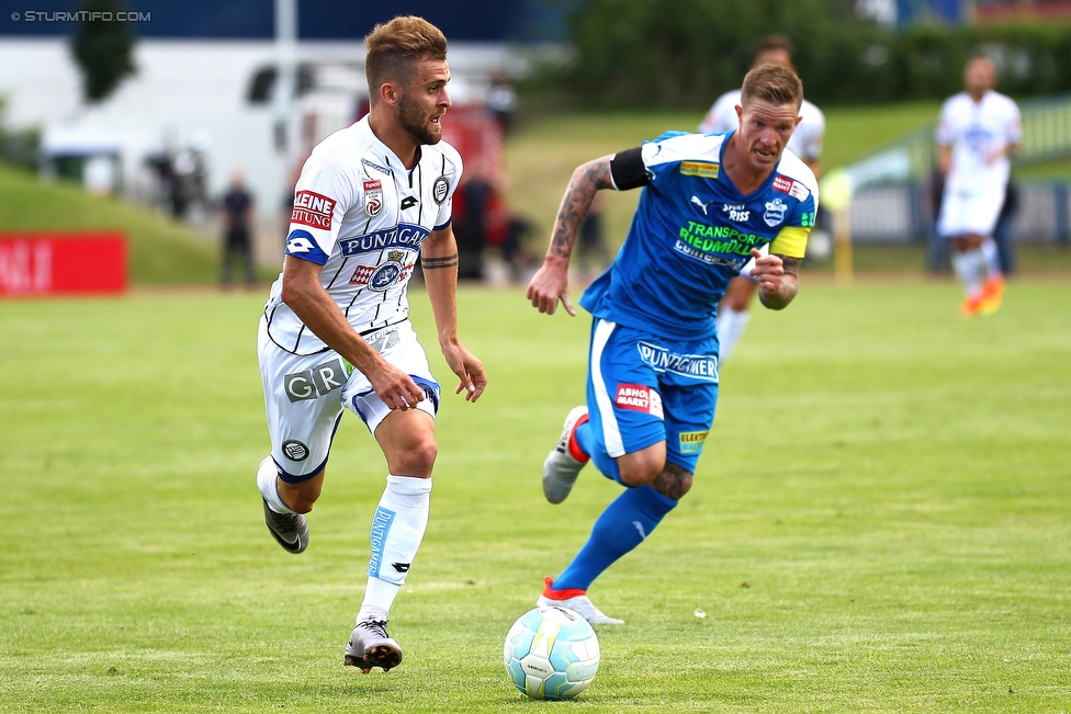 Stadlau - Sturm Graz
OEFB Cup, 1. Runde, FC Stadlau - SK Sturm Graz, Sportanlage Stadlau, 15.07.2016. 

Foto zeigt Philipp Huspek (Sturm) und Andreas Bauer (Stadlau)
