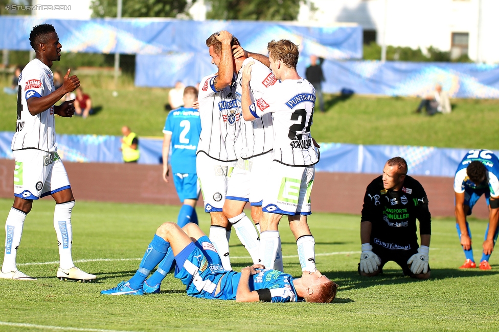 Stadlau - Sturm Graz
OEFB Cup, 1. Runde, FC Stadlau - SK Sturm Graz, Sportanlage Stadlau, 15.07.2016. 

Foto zeigt Osagie Bright Edomwonyi (Sturm), Roman Kienast (Sturm), Marc Andre Schmerboeck (Sturm) und Gerald Zechner (Stadlau)
Schlüsselwörter: torjubel