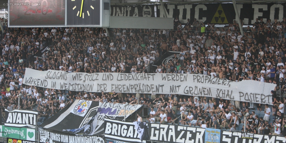 Sturm Graz - Salzburg
Oesterreichische Fussball Bundesliga, 1. Runde, SK Sturm Graz - FC RB Salzburg, Stadion Liebenau Graz, 23.07.2016. 

Foto zeigt Fans von Sturm mit einem Spruchband
