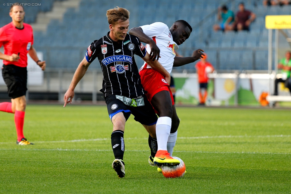 Sturm Graz - Salzburg
Oesterreichische Fussball Bundesliga, 1. Runde, SK Sturm Graz - FC RB Salzburg, Stadion Liebenau Graz, 23.07.2016. 

Foto zeigt Marc Andre Schmerboeck (Sturm) und Dayotchanculle Upamecano (Salzburg)
