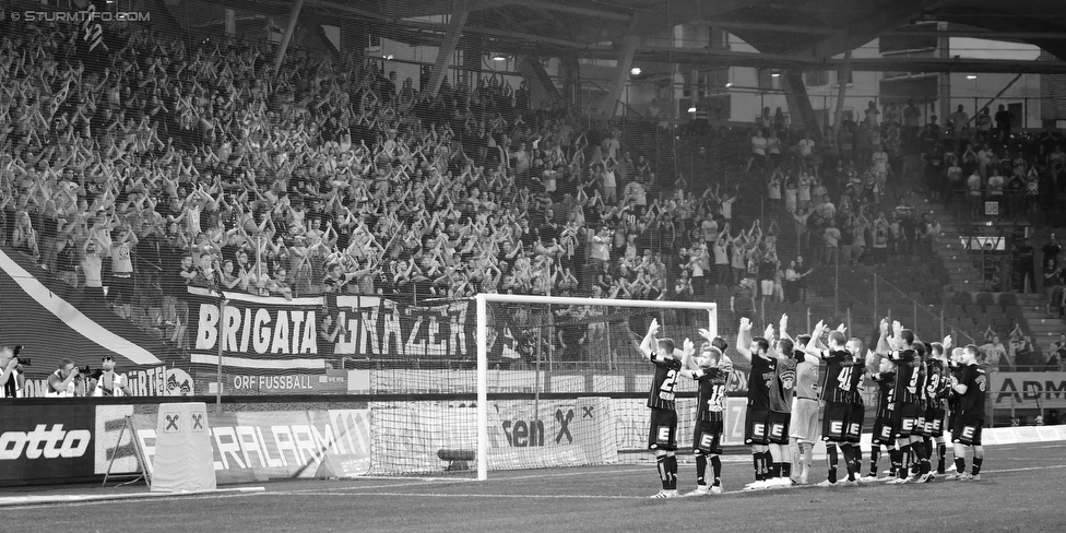 Sturm Graz - Salzburg
Oesterreichische Fussball Bundesliga, 1. Runde, SK Sturm Graz - FC RB Salzburg, Stadion Liebenau Graz, 23.07.2016. 

Foto zeigt die Mannschaft von Sturm und Fans von Sturm
Schlüsselwörter: jubel