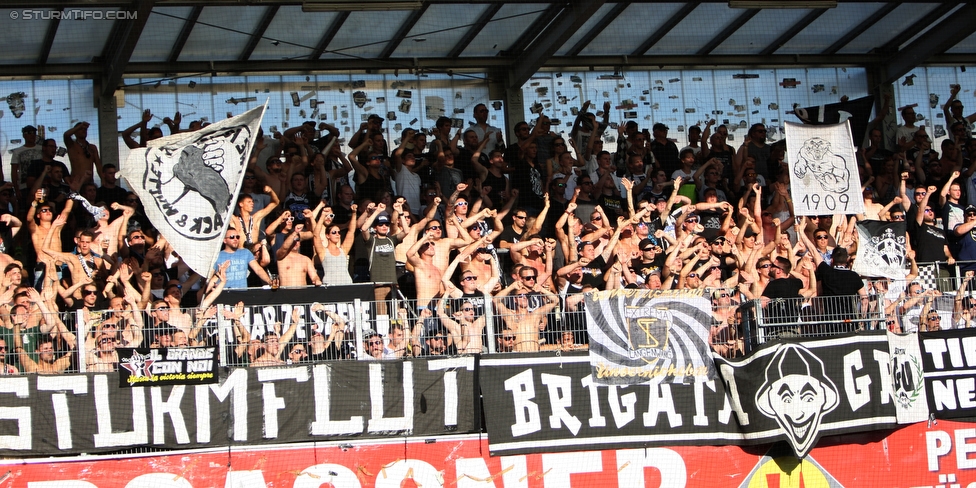 Ried - Sturm Graz
Oesterreichische Fussball Bundesliga, 2. Runde, SV Ried - SK Sturm Graz, Arena Ried, 15.05.2016. 

Foto zeigt Fans von Sturm
