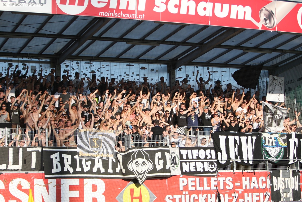 Ried - Sturm Graz
Oesterreichische Fussball Bundesliga, 2. Runde, SV Ried - SK Sturm Graz, Arena Ried, 15.05.2016. 

Foto zeigt Fans von Sturm
