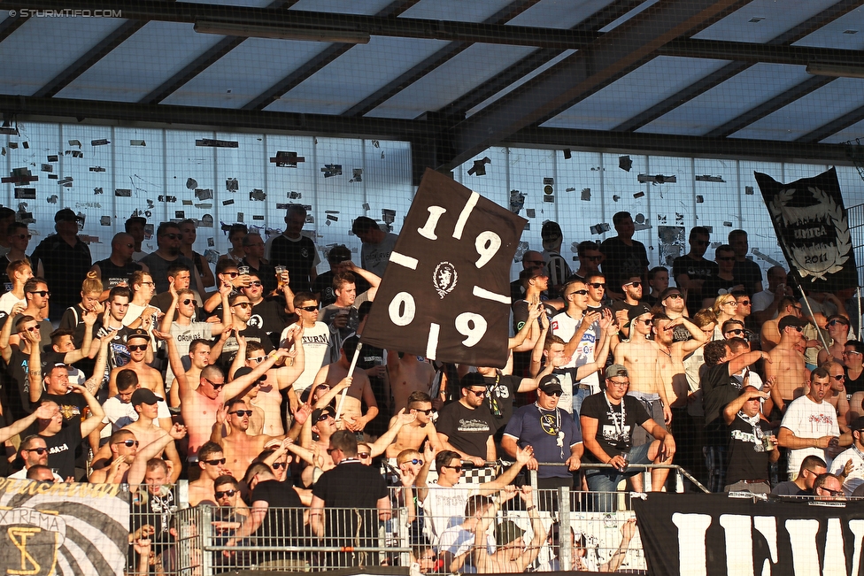 Ried - Sturm Graz
Oesterreichische Fussball Bundesliga, 2. Runde, SV Ried - SK Sturm Graz, Arena Ried, 15.05.2016. 

Foto zeigt Fans von Sturm
