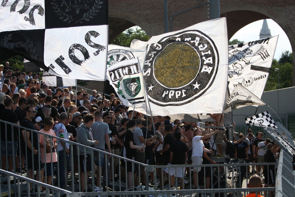 Mattersburg - Sturm Graz
Oesterreichische Fussball Bundesliga, 3. Runde, SV Mattersburg - SK Sturm Graz, Pappelstadion Mattersburg, 06.08.2016. 

Foto zeigt Fans von Sturm
