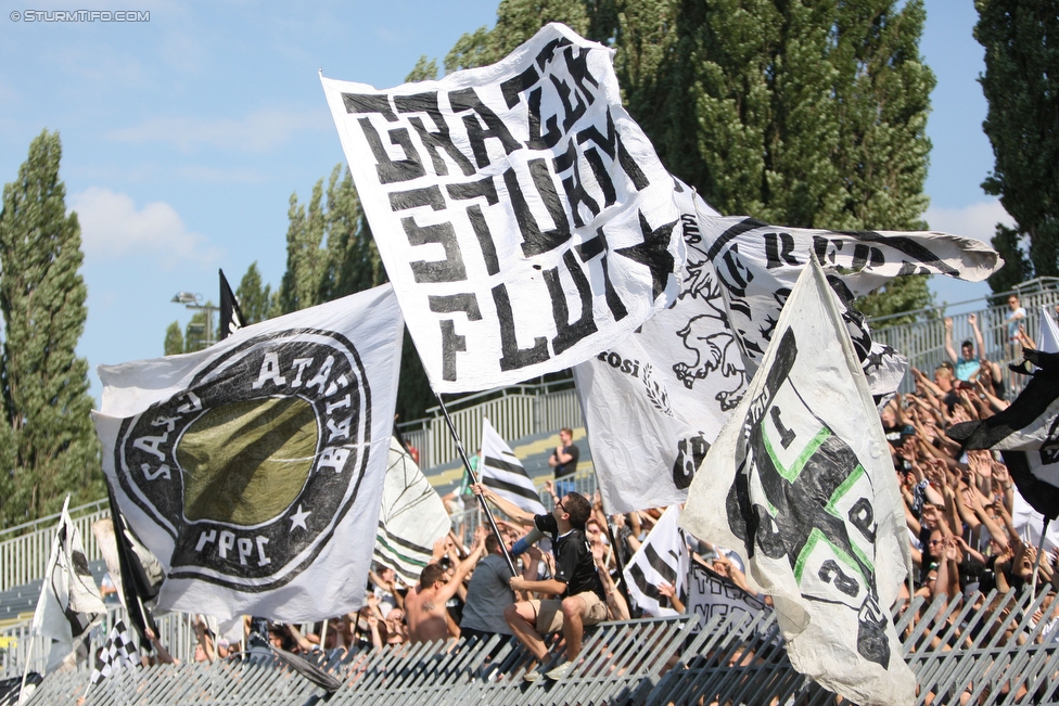 Mattersburg - Sturm Graz
Oesterreichische Fussball Bundesliga, 3. Runde, SV Mattersburg - SK Sturm Graz, Pappelstadion Mattersburg, 06.08.2016. 

Foto zeigt Fans von Sturm
