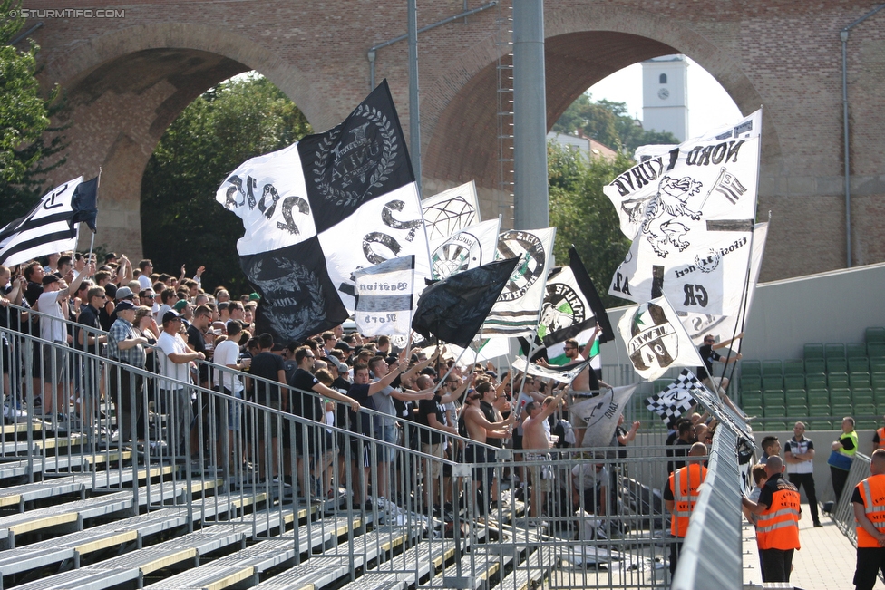 Mattersburg - Sturm Graz
Oesterreichische Fussball Bundesliga, 3. Runde, SV Mattersburg - SK Sturm Graz, Pappelstadion Mattersburg, 06.08.2016. 

Foto zeigt Fans von Sturm
