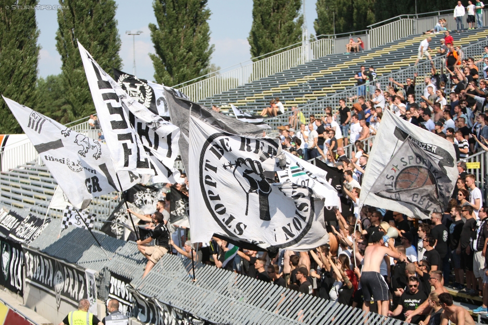 Mattersburg - Sturm Graz
Oesterreichische Fussball Bundesliga, 3. Runde, SV Mattersburg - SK Sturm Graz, Pappelstadion Mattersburg, 06.08.2016. 

Foto zeigt Fans von Sturm
