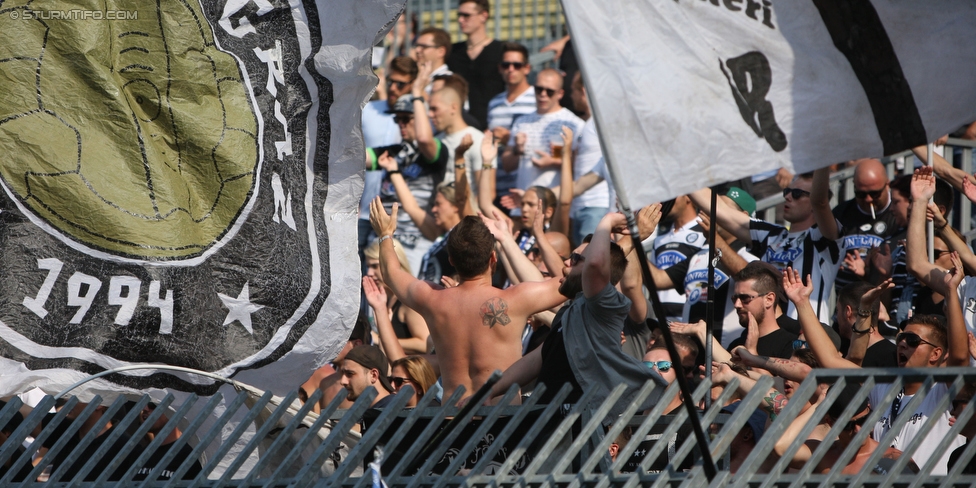 Mattersburg - Sturm Graz
Oesterreichische Fussball Bundesliga, 3. Runde, SV Mattersburg - SK Sturm Graz, Pappelstadion Mattersburg, 06.08.2016. 

Foto zeigt Fans von Sturm
