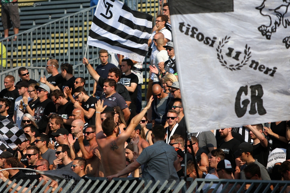 Mattersburg - Sturm Graz
Oesterreichische Fussball Bundesliga, 3. Runde, SV Mattersburg - SK Sturm Graz, Pappelstadion Mattersburg, 06.08.2016. 

Foto zeigt Fans von Sturm
