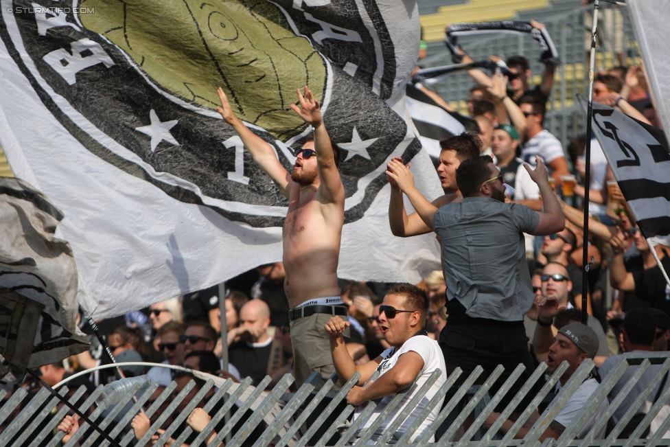 Mattersburg - Sturm Graz
Oesterreichische Fussball Bundesliga, 3. Runde, SV Mattersburg - SK Sturm Graz, Pappelstadion Mattersburg, 06.08.2016. 

Foto zeigt Fans von Sturm
