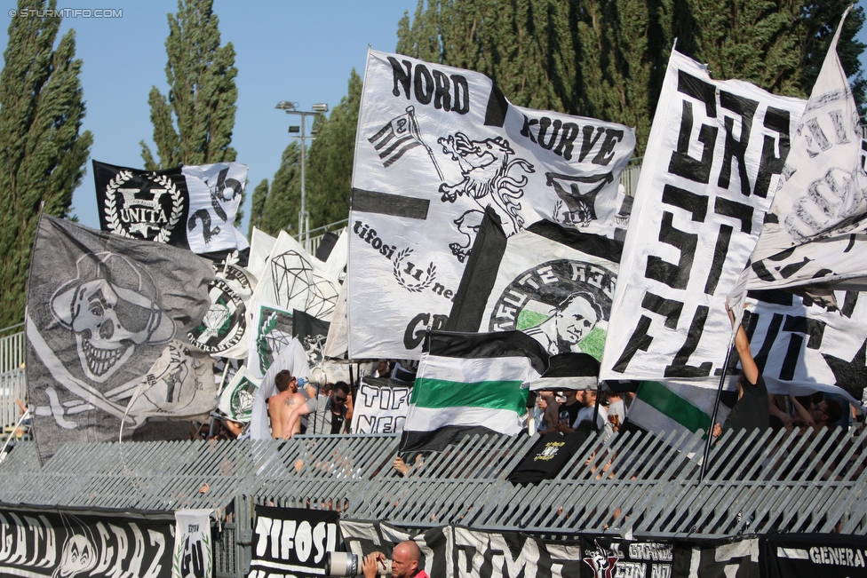 Mattersburg - Sturm Graz
Oesterreichische Fussball Bundesliga, 3. Runde, SV Mattersburg - SK Sturm Graz, Pappelstadion Mattersburg, 06.08.2016. 

Foto zeigt Fans von Sturm
