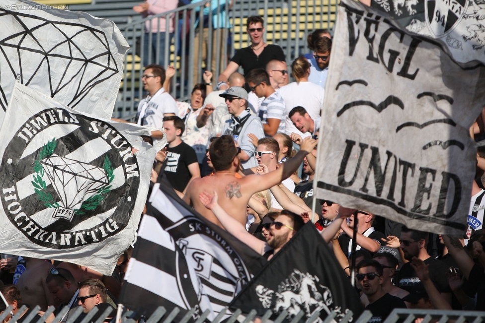 Mattersburg - Sturm Graz
Oesterreichische Fussball Bundesliga, 3. Runde, SV Mattersburg - SK Sturm Graz, Pappelstadion Mattersburg, 06.08.2016. 

Foto zeigt Fans von Sturm
