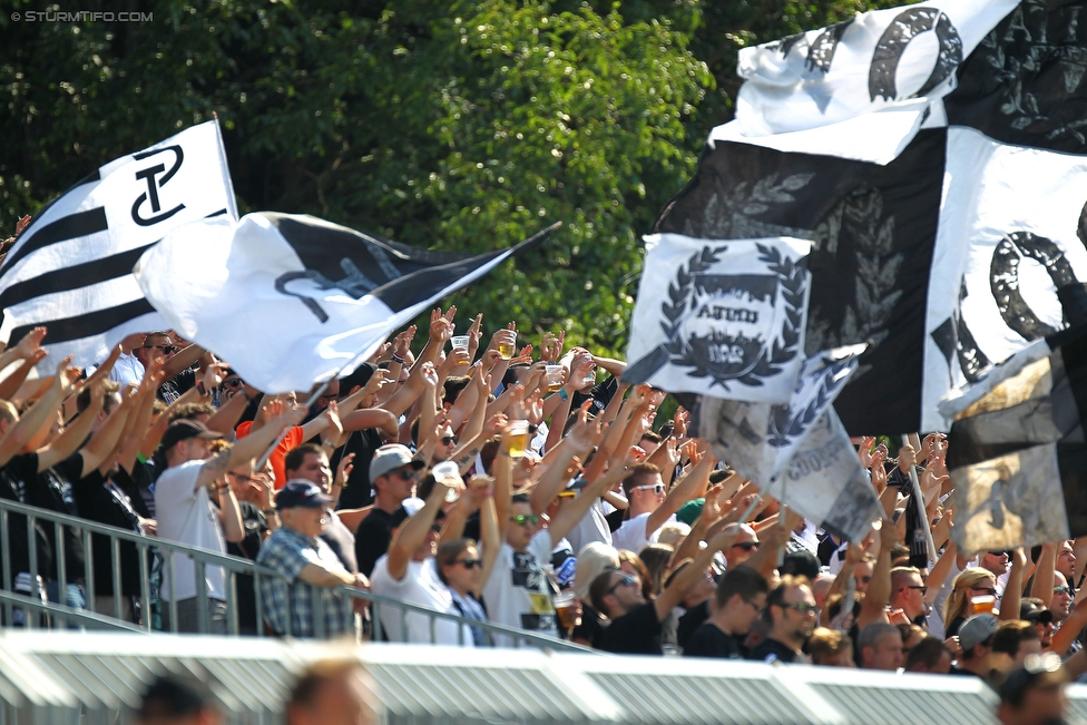 Mattersburg - Sturm Graz
Oesterreichische Fussball Bundesliga, 3. Runde, SV Mattersburg - SK Sturm Graz, Pappelstadion Mattersburg, 06.08.2016. 

Foto zeigt Fans von Sturm
