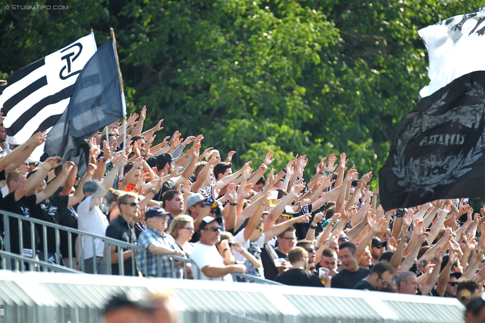 Mattersburg - Sturm Graz
Oesterreichische Fussball Bundesliga, 3. Runde, SV Mattersburg - SK Sturm Graz, Pappelstadion Mattersburg, 06.08.2016. 

Foto zeigt Fans von Sturm
