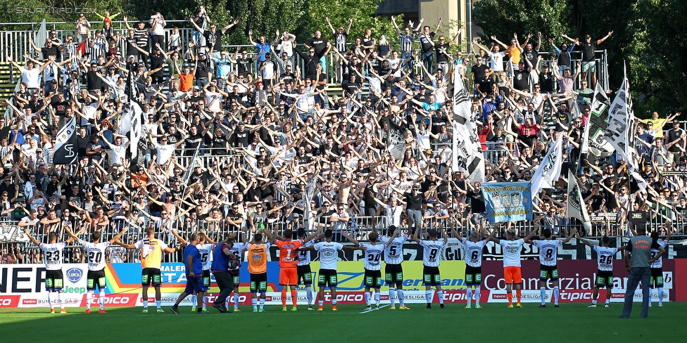 Mattersburg - Sturm Graz
Oesterreichische Fussball Bundesliga, 3. Runde, SV Mattersburg - SK Sturm Graz, Pappelstadion Mattersburg, 06.08.2016. 

Foto zeigt Fans von Sturm und die Mannschaft von Sturm
Schlüsselwörter: jubel