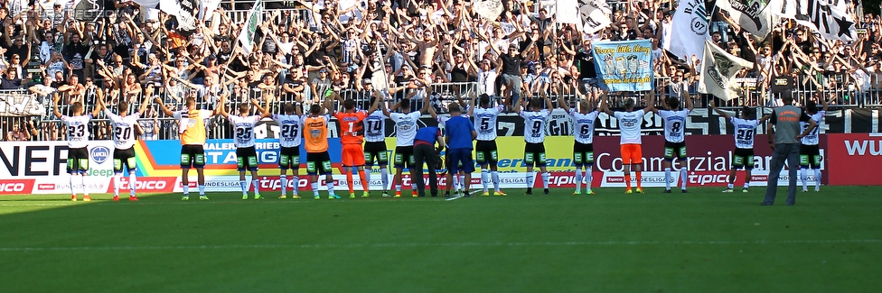 Mattersburg - Sturm Graz
Oesterreichische Fussball Bundesliga, 3. Runde, SV Mattersburg - SK Sturm Graz, Pappelstadion Mattersburg, 06.08.2016. 

Foto zeigt die Mannschaft von Sturm und Fans von Sturm
Schlüsselwörter: jubel