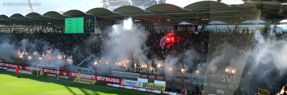 Sturm Graz - Austria Wien
Oesterreichische Fussball Bundesliga, 4. Runde, SK Sturm Graz - FK Austria Wien, Stadion Liebenau Graz, 14.08.2016. 

Foto zeigt Fans von Sturm
Schlüsselwörter: pyrotechnik