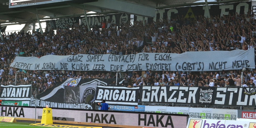 Sturm Graz - Austria Wien
Oesterreichische Fussball Bundesliga, 4. Runde, SK Sturm Graz - FK Austria Wien, Stadion Liebenau Graz, 14.08.2016. 

Foto zeigt Fans von Sturm mit einem Spruchband
