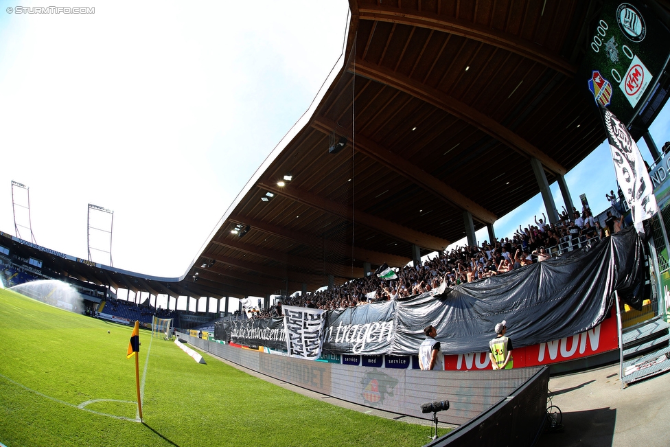 St. Poelten - Sturm Graz
Oesterreichische Fussball Bundesliga, 5. Runde, SKN St. Poelten - SK Sturm Graz, Arena St. Poelten, 20.08.2016. 

Foto zeigt Fans von Sturm
