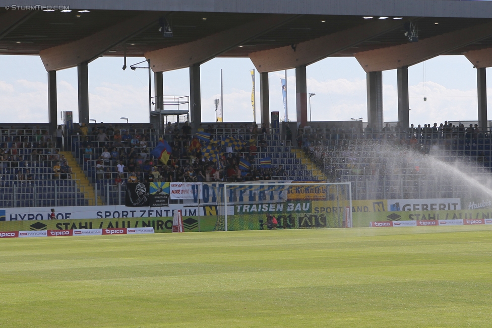 St. Poelten - Sturm Graz
Oesterreichische Fussball Bundesliga, 5. Runde, SKN St. Poelten - SK Sturm Graz, Arena St. Poelten, 20.08.2016. 

Foto zeigt Fans von St. Poelten
