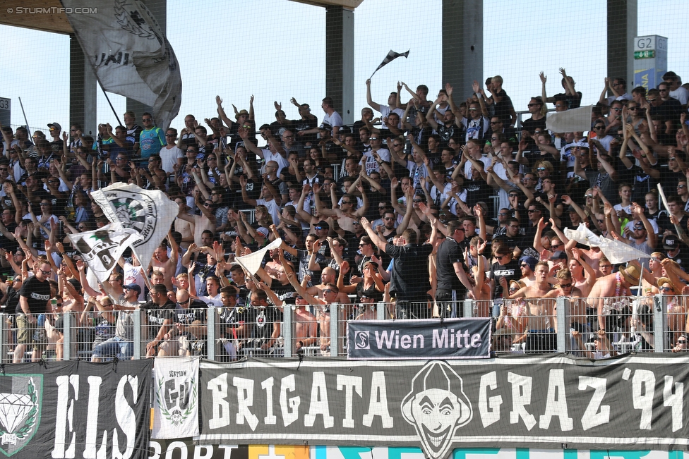 St. Poelten - Sturm Graz
Oesterreichische Fussball Bundesliga, 5. Runde, SKN St. Poelten - SK Sturm Graz, Arena St. Poelten, 20.08.2016. 

Foto zeigt Fans von Sturm
