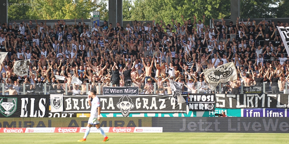 St. Poelten - Sturm Graz
Oesterreichische Fussball Bundesliga, 5. Runde, SKN St. Poelten - SK Sturm Graz, Arena St. Poelten, 20.08.2016. 

Foto zeigt Fans von Sturm
