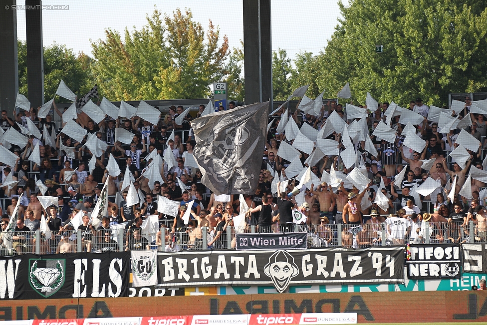 St. Poelten - Sturm Graz
Oesterreichische Fussball Bundesliga, 5. Runde, SKN St. Poelten - SK Sturm Graz, Arena St. Poelten, 20.08.2016. 

Foto zeigt Fans von Sturm
