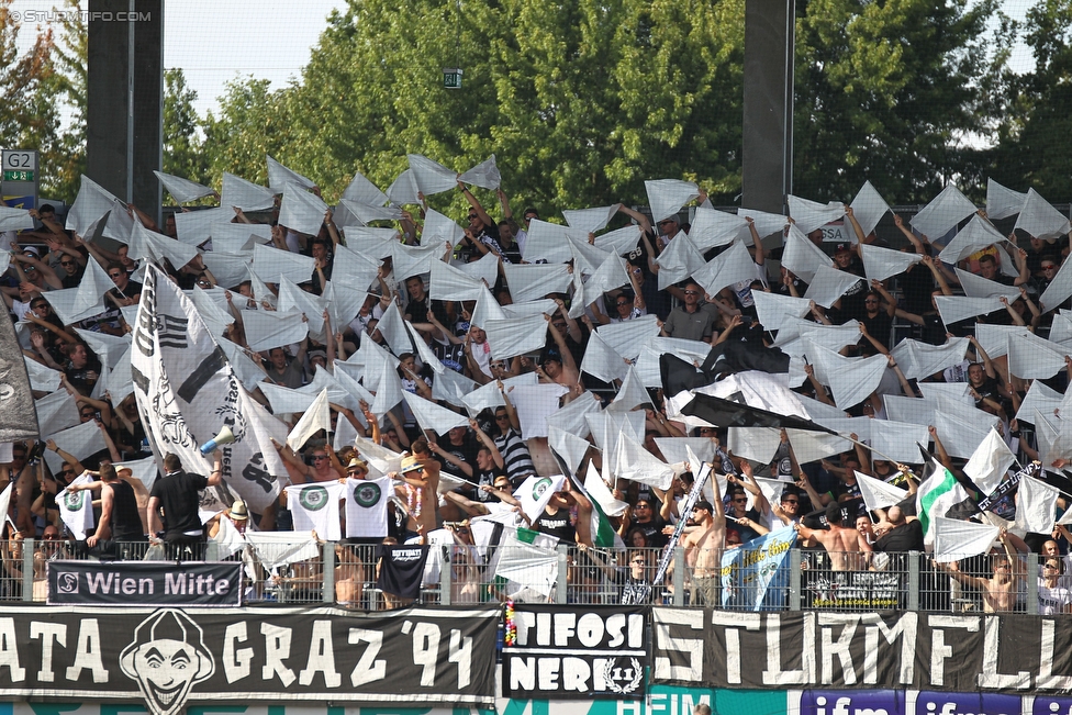 St. Poelten - Sturm Graz
Oesterreichische Fussball Bundesliga, 5. Runde, SKN St. Poelten - SK Sturm Graz, Arena St. Poelten, 20.08.2016. 

Foto zeigt Fans von Sturm
