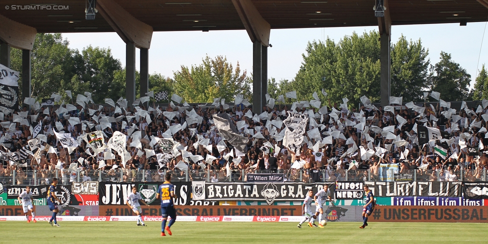 St. Poelten - Sturm Graz
Oesterreichische Fussball Bundesliga, 5. Runde, SKN St. Poelten - SK Sturm Graz, Arena St. Poelten, 20.08.2016. 

Foto zeigt Fans von Sturm
