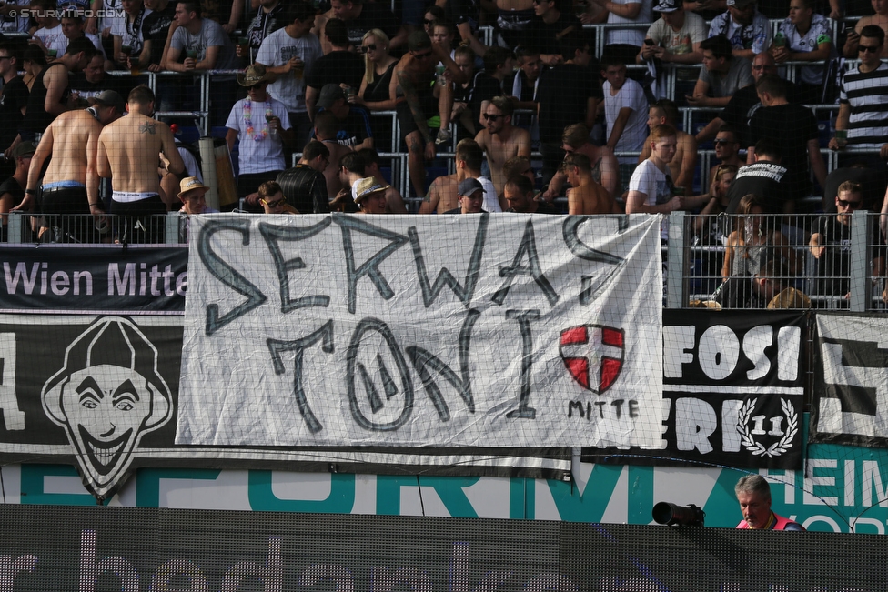 St. Poelten - Sturm Graz
Oesterreichische Fussball Bundesliga, 5. Runde, SKN St. Poelten - SK Sturm Graz, Arena St. Poelten, 20.08.2016. 

Foto zeigt Fans von Sturm mit einem Spruchband
