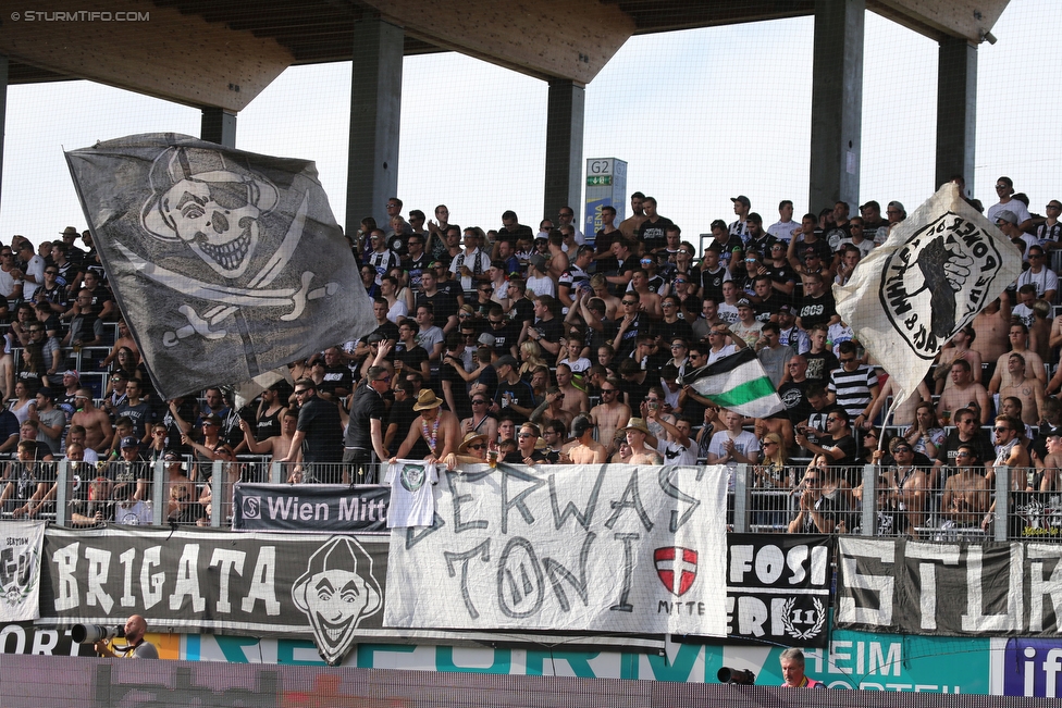 St. Poelten - Sturm Graz
Oesterreichische Fussball Bundesliga, 5. Runde, SKN St. Poelten - SK Sturm Graz, Arena St. Poelten, 20.08.2016. 

Foto zeigt Fans von Sturm
