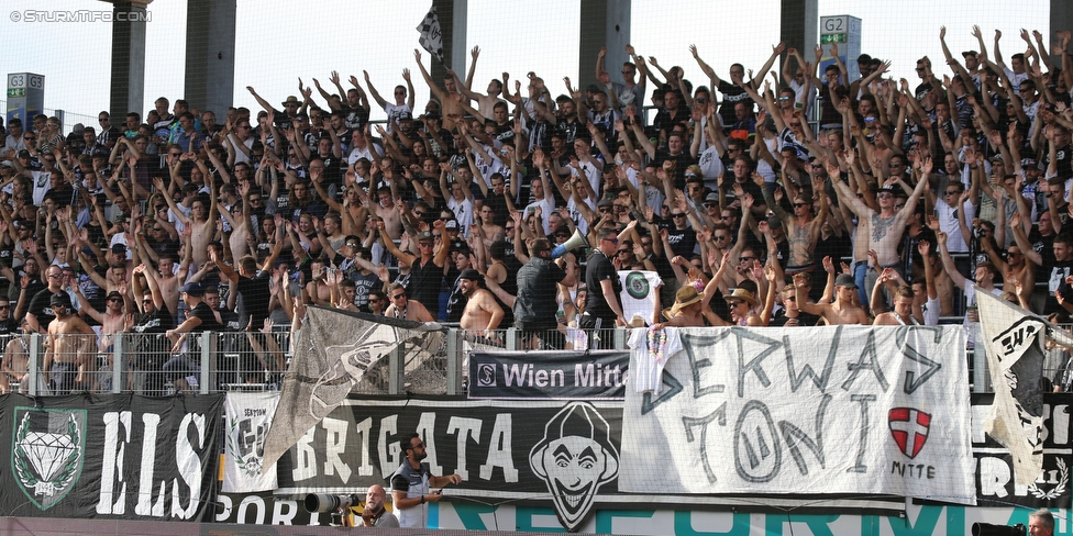 St. Poelten - Sturm Graz
Oesterreichische Fussball Bundesliga, 5. Runde, SKN St. Poelten - SK Sturm Graz, Arena St. Poelten, 20.08.2016. 

Foto zeigt Fans von Sturm
