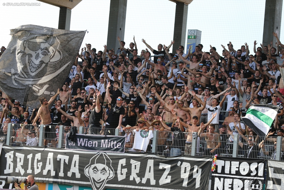 St. Poelten - Sturm Graz
Oesterreichische Fussball Bundesliga, 5. Runde, SKN St. Poelten - SK Sturm Graz, Arena St. Poelten, 20.08.2016. 

Foto zeigt Fans von Sturm
