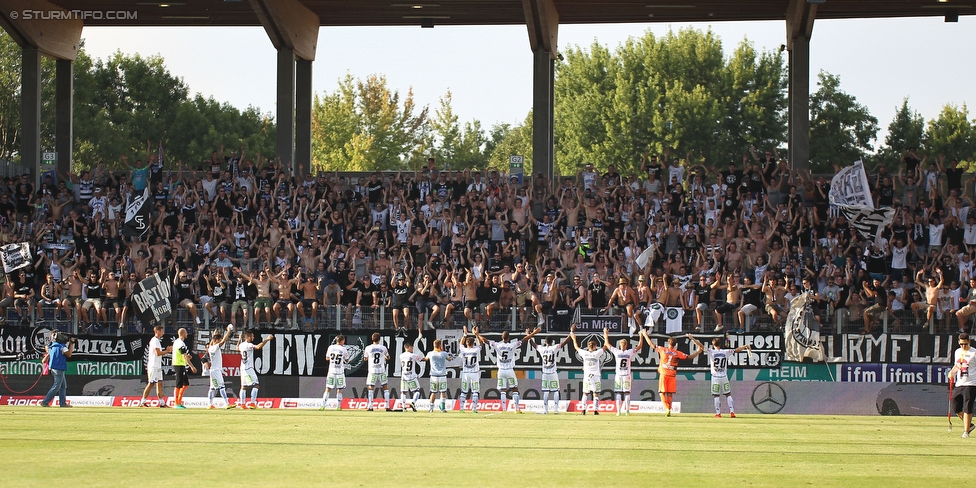 St. Poelten - Sturm Graz
Oesterreichische Fussball Bundesliga, 5. Runde, SKN St. Poelten - SK Sturm Graz, Arena St. Poelten, 20.08.2016. 

Foto zeigt die Mannschaft von Sturm und Fans von Sturm
