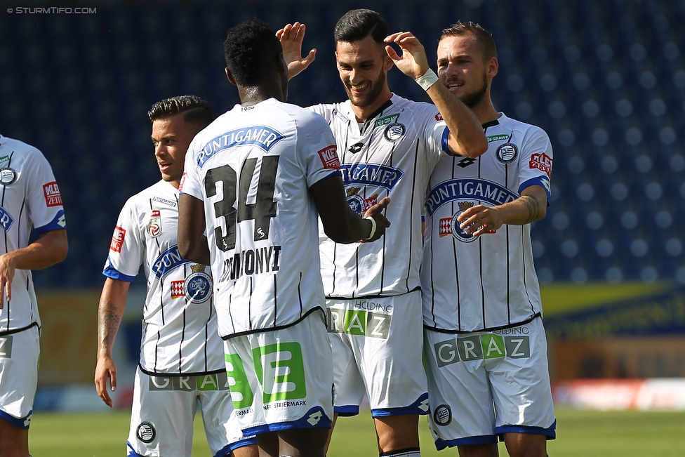 St. Poelten - Sturm Graz
Oesterreichische Fussball Bundesliga, 5. Runde, SKN St. Poelten - SK Sturm Graz, Arena St. Poelten, 20.08.2016. 

Foto zeigt Osagie Bright Edomwonyi (Sturm) und Charalampos Lykogiannis (Sturm)
