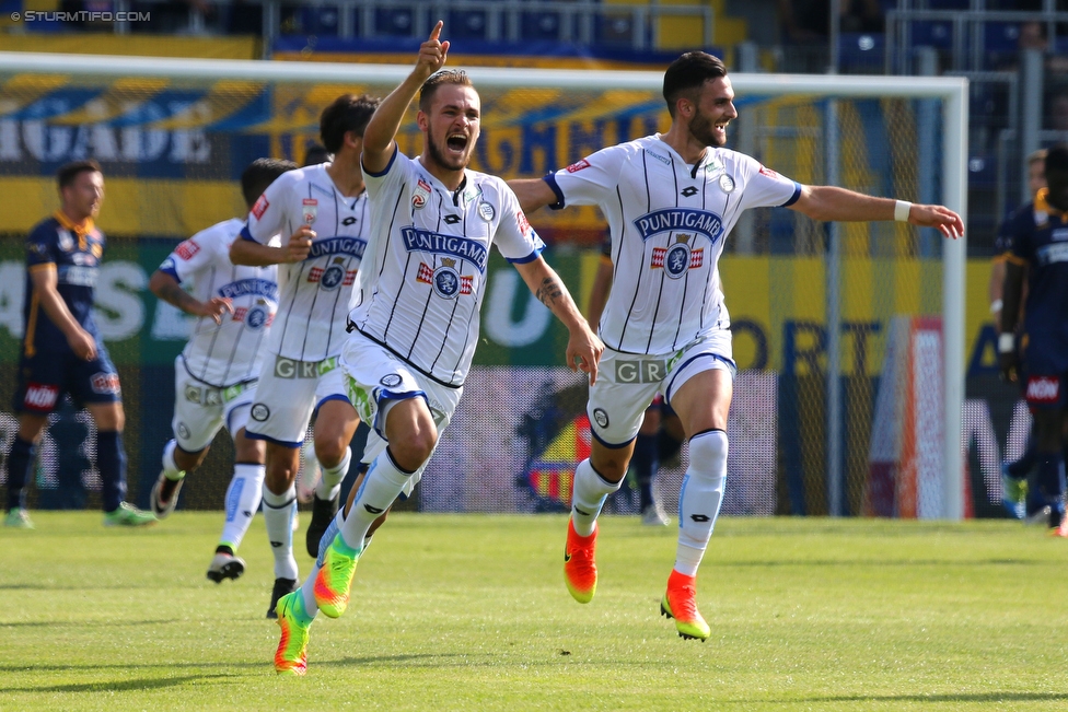 St. Poelten - Sturm Graz
Oesterreichische Fussball Bundesliga, 5. Runde, SKN St. Poelten - SK Sturm Graz, Arena St. Poelten, 20.08.2016. 

Foto zeigt Christian Schulz (Sturm) und Charalampos Lykogiannis (Sturm)
