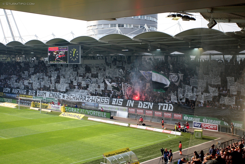 Sturm Graz - Rapid Wien
Oesterreichische Fussball Bundesliga, 7. Runde, SK Sturm Graz - SK Rapid Wien, Stadion Liebenau Graz, 10.09.2016. 

Foto zeigt Fans von Sturm mit einer Choreografie
